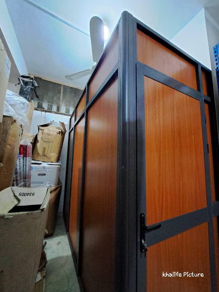 Armoire métallo-bois sortie de l'atelier du Grand Khalife